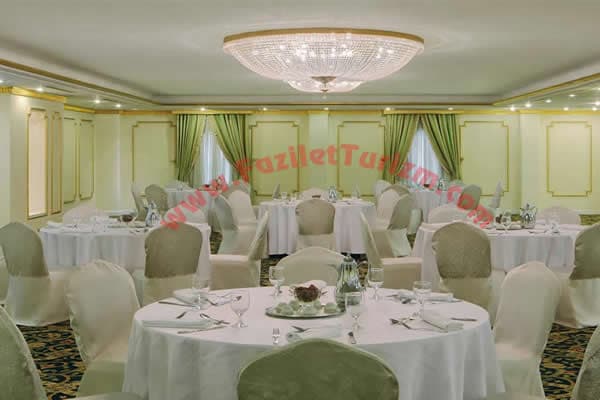 Mövenpick Otel — Medine